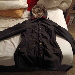 1 Madison Expedition Black Parka Medium w/ Coyote faux fur pattern